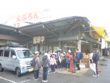 お菓子屋さんで買い物をしました