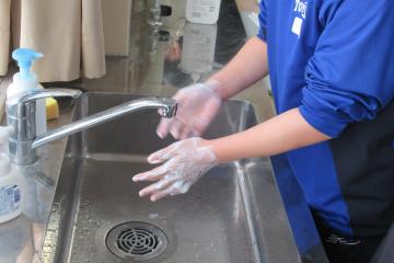 手を洗って調理開始