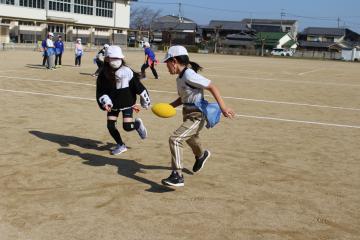 タックルをかわす