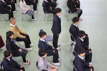 修了証書授与　呼名への返事