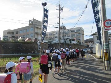 祭りのころの登校風景