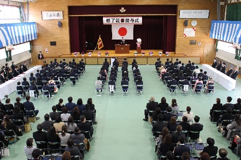 春の日差しが差し込む北体育館です