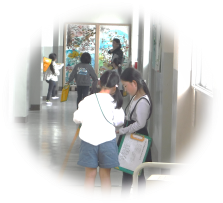 ペアで相談する様子