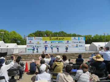 お城祭りの舞台発表です