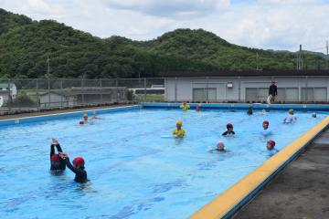 高学年の水泳授業です