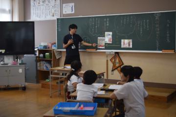 挨拶について考えている様子