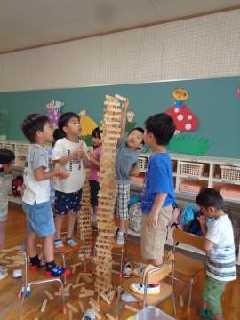 カプラ積み木で遊んでいるところ