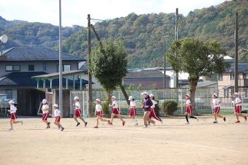 始めは並んで走ります