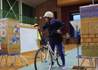 壁があるときは少しずつ前に行って確認をします