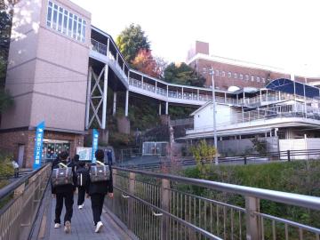 水族館に行く様子