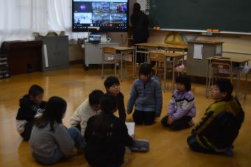 班毎の児童朝会の様子