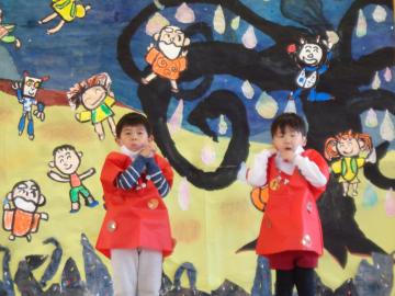 劇遊びをしている子供