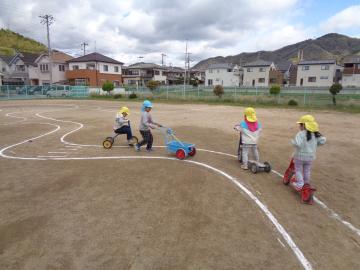 三輪車遊び