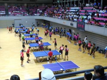 中播総体（卓球）でプレーする選手の様子
