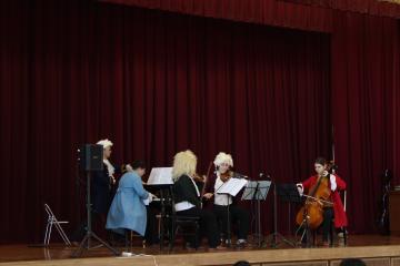 ウィーン国立音楽大学現役生と卒業生4名による演奏の様子