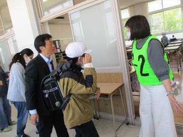おうちの人か確認しています