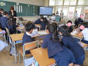 4年生が国語を学習するようす