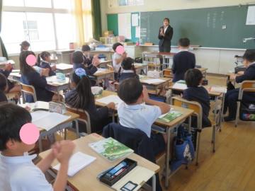 3年生が国語を学習するようす