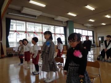 幼児が入園式をしているところ
