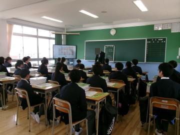 1組の担任が説明しているところです。