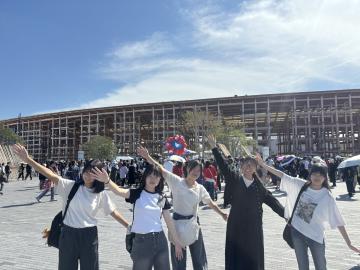 ミャクミャクと一緒に