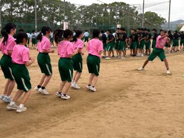 体育祭での大縄の様子(1)