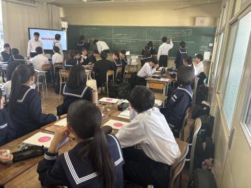 3組のグループワークの様子
