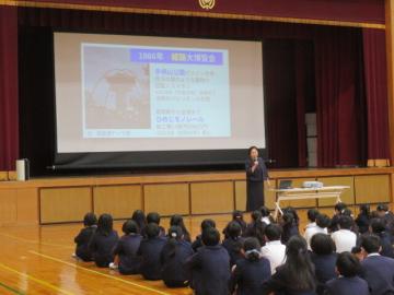 姫路大博覧会の紹介をする校長