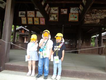 12支と記念撮影をする園児