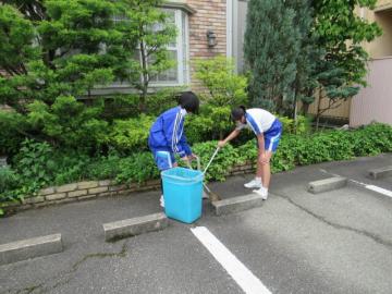 開店前に掃除中