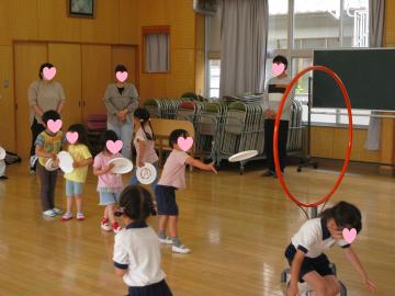 園児フライングディスク体験