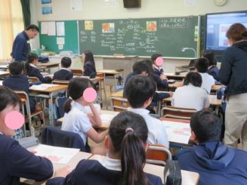 よりよい友だち関係について話し合う5年生