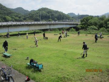 河川敷を手入れしてくださっている様子