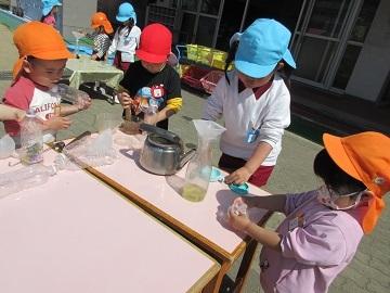 色水遊びの写真