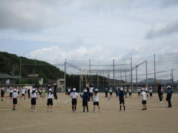 玉入れの合間に行う白組のダンス