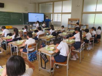 3年生の給食のようす