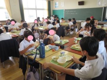 6年生の給食のようす