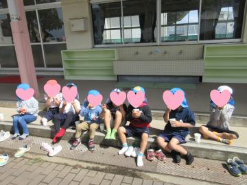 イチゴを食べている様子