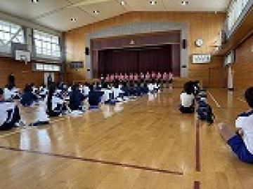 選手のお話を聞く様子