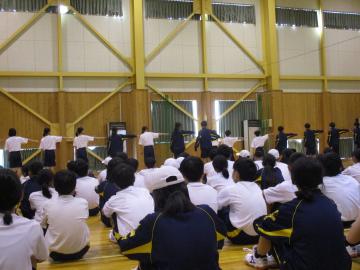 集団行動を練習する様子