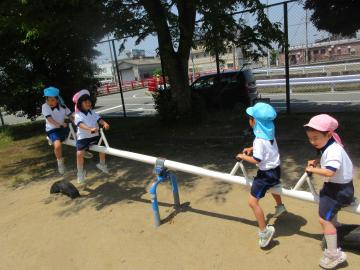 シーソ―で遊んだよ