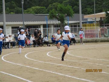 コースを走っている子ども