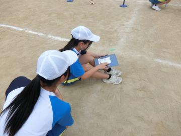 得点を記録する生徒の様子
