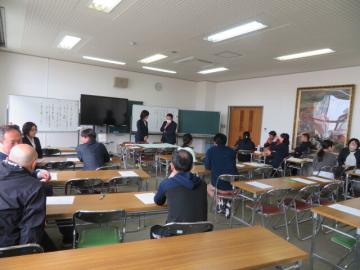 小中一貫推進研修をする先生たち