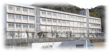 現在の谷外小学校の校舎