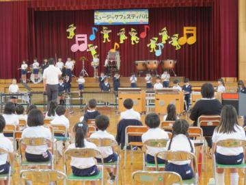 2年生が演奏するようす