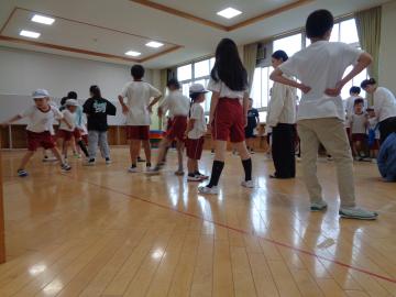 反復横跳びを計っています