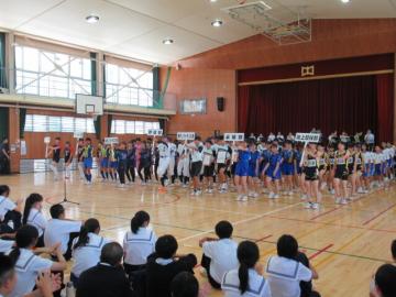 体育館で選手が入場する際の様子