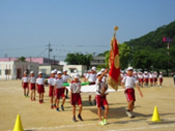 行進している様子です。