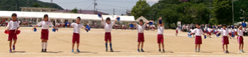1、2年生のとほりっ子ダンスホールです。
